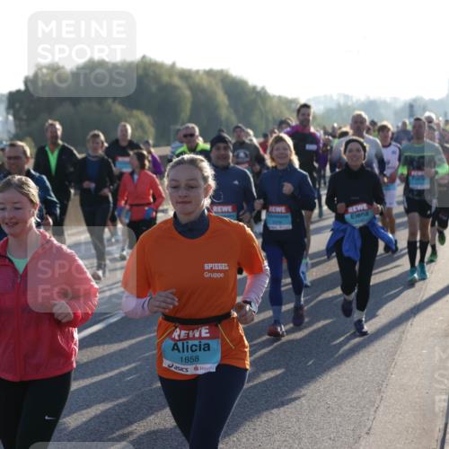 03.10.2025 - Köhlbrandbrückenlauf Jannik Wohlers http://msf.ph/oto/9056640 03.10.2025 09:21:01 Position 3 1858, 1147 meine-sportfotos.de