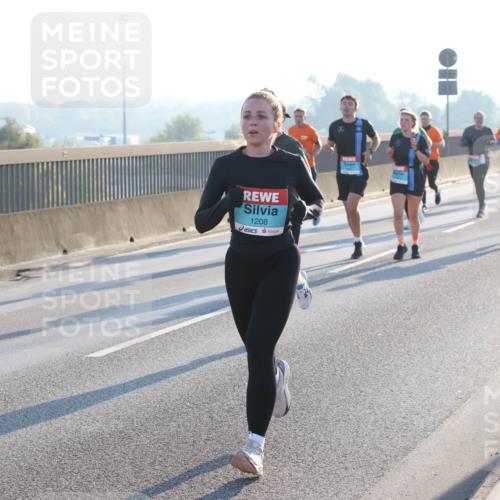 03.10.2025 - Köhlbrandbrückenlauf Lena Gebhardt http://msf.ph/oto/9056703 03.10.2025 09:17:35 Position 1 1208 meine-sportfotos.de