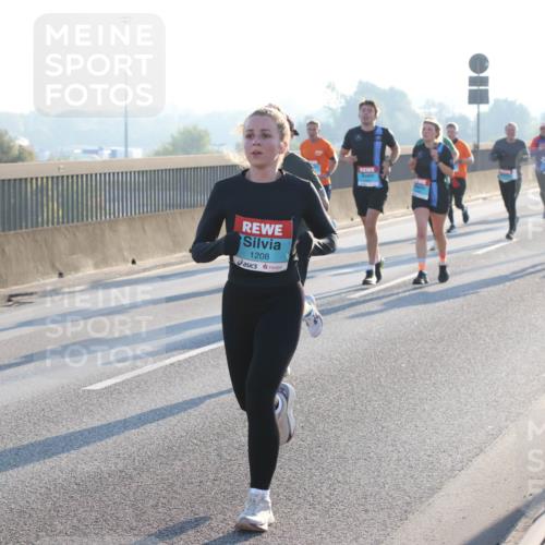03.10.2025 - Köhlbrandbrückenlauf Lena Gebhardt http://msf.ph/oto/9056708 03.10.2025 09:17:35 Position 1 1208 meine-sportfotos.de