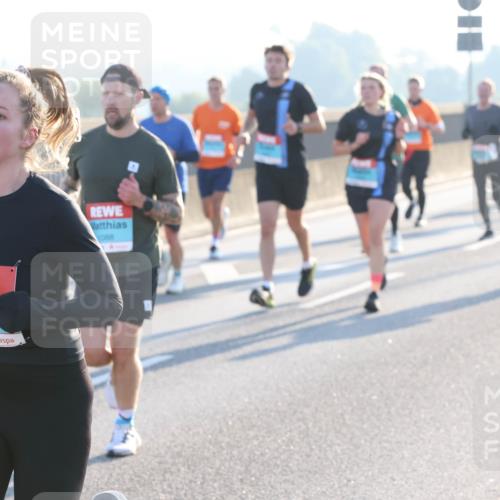 03.10.2025 - Köhlbrandbrückenlauf Lena Gebhardt http://msf.ph/oto/9056716 03.10.2025 09:17:36 Position 1 1208, 1088 meine-sportfotos.de