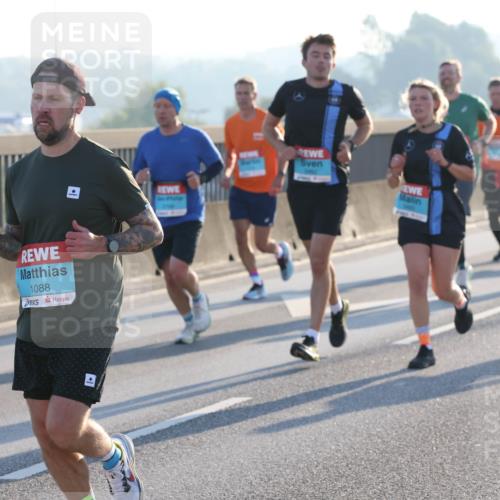 03.10.2025 - Köhlbrandbrückenlauf Lena Gebhardt http://msf.ph/oto/9056737 03.10.2025 09:17:36 Position 1 1088 meine-sportfotos.de