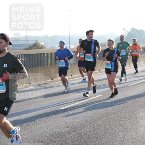 03.10.2025 - Köhlbrandbrückenlauf Lena Gebhardt http://msf.ph/oto/9056773 03.10.2025 09:17:37 Position 1 1088 meine-sportfotos.de