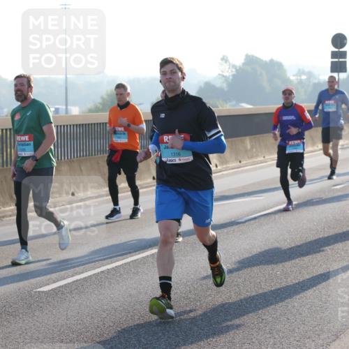 03.10.2025 - Köhlbrandbrückenlauf Lena Gebhardt http://msf.ph/oto/9056805 03.10.2025 09:17:39 Position 1  meine-sportfotos.de