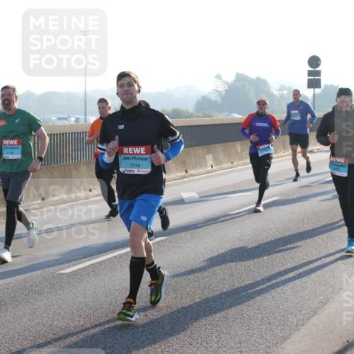 03.10.2025 - Köhlbrandbrückenlauf Lena Gebhardt http://msf.ph/oto/9056812 03.10.2025 09:17:39 Position 1 1105, 26, 1316 meine-sportfotos.de