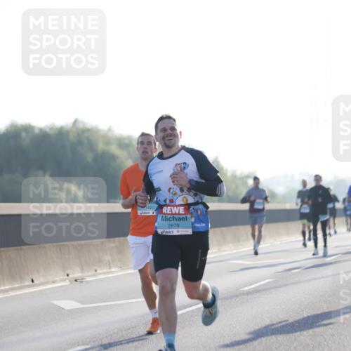 03.10.2025 - Köhlbrandbrückenlauf Jannik Wohlers http://msf.ph/oto/9056821 03.10.2025 09:13:21 Position 3 423, 2879 meine-sportfotos.de