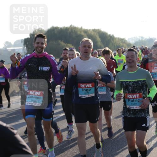 03.10.2025 - Köhlbrandbrückenlauf Jannik Wohlers http://msf.ph/oto/9056832 03.10.2025 09:21:04 Position 3 978, 2977, 2969, 2512, 3713, 64, 3 meine-sportfotos.de