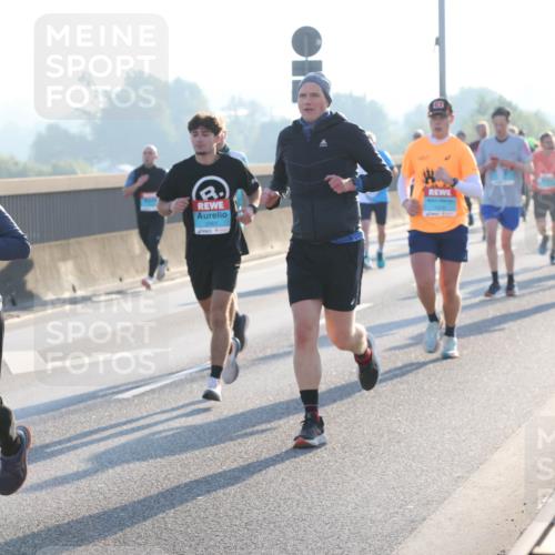 03.10.2025 - Köhlbrandbrückenlauf Lena Gebhardt http://msf.ph/oto/9056915 03.10.2025 09:17:42 Position 1 1218, 3160, 2901 meine-sportfotos.de
