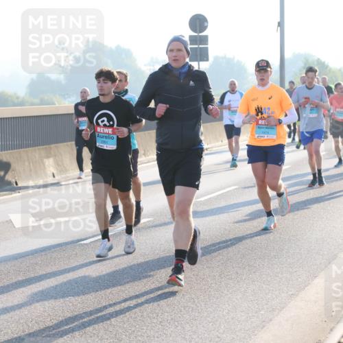 03.10.2025 - Köhlbrandbrückenlauf Lena Gebhardt http://msf.ph/oto/9056925 03.10.2025 09:17:43 Position 1 218, 60, 2901, 1474 meine-sportfotos.de