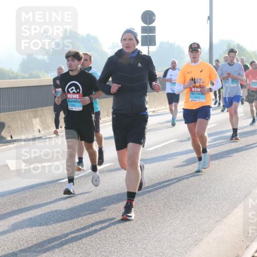 03.10.2025 - Köhlbrandbrückenlauf Lena Gebhardt http://msf.ph/oto/9056930 03.10.2025 09:17:43 Position 1 2901, 1, 12, 42, 1474 meine-sportfotos.de