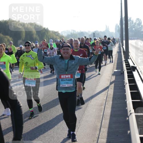 03.10.2025 - Köhlbrandbrückenlauf Jannik Wohlers http://msf.ph/oto/9056995 03.10.2025 09:21:08 Position 3 3612, 1794 meine-sportfotos.de