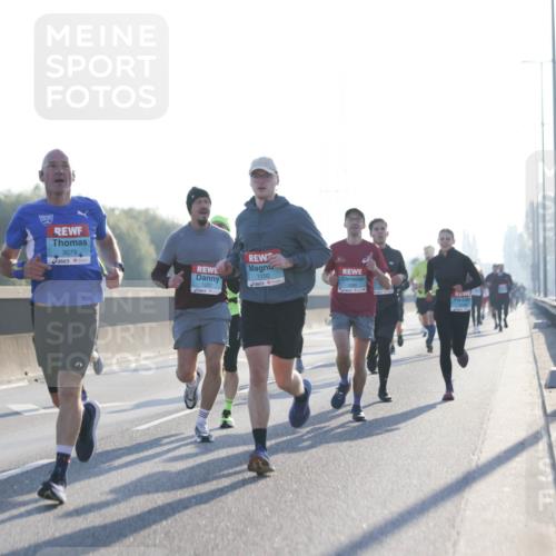 03.10.2025 - Köhlbrandbrückenlauf Jannik Wohlers http://msf.ph/oto/9057023 03.10.2025 09:13:27 Position 3 3079, 1150, 1035 meine-sportfotos.de