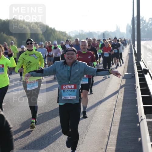 03.10.2025 - Köhlbrandbrückenlauf Jannik Wohlers http://msf.ph/oto/9057031 03.10.2025 09:21:08 Position 3 1454, 3612, 1794 meine-sportfotos.de