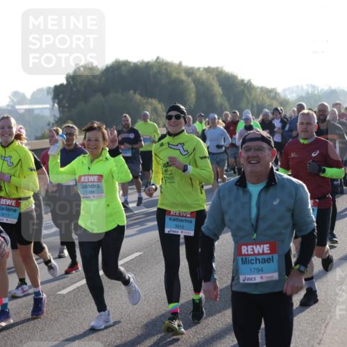 03.10.2025 - Köhlbrandbrückenlauf Jannik Wohlers http://msf.ph/oto/9057035 03.10.2025 09:21:08 Position 3 2188, 3611, 1454, 3612, 1794 meine-sportfotos.de