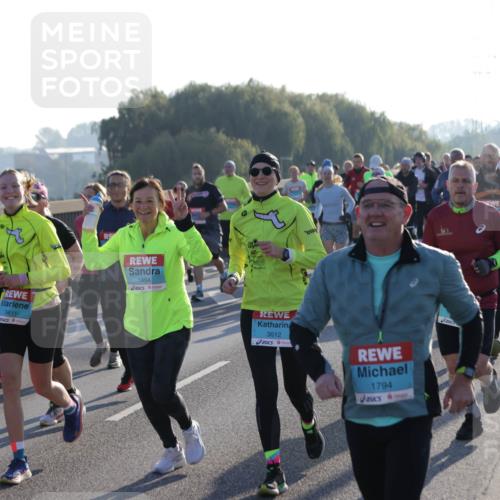 03.10.2025 - Köhlbrandbrückenlauf Jannik Wohlers http://msf.ph/oto/9057051 03.10.2025 09:21:08 Position 3 2188, 3611, 1454, 3612, 1794 meine-sportfotos.de