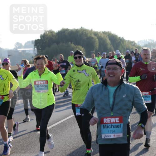 03.10.2025 - Köhlbrandbrückenlauf Jannik Wohlers http://msf.ph/oto/9057072 03.10.2025 09:21:09 Position 3 3611, 1454, 1794, 800 meine-sportfotos.de