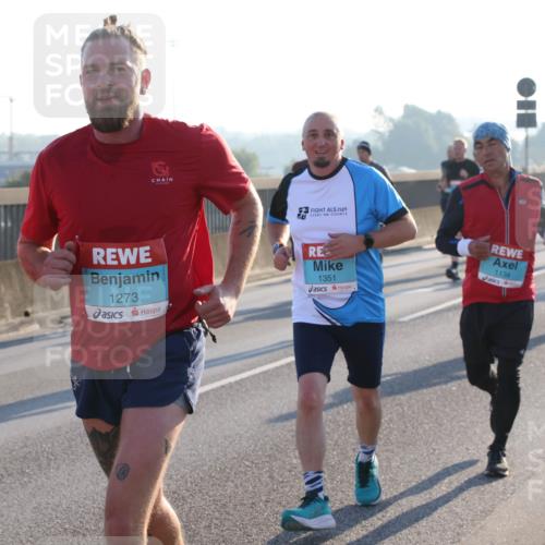 03.10.2025 - Köhlbrandbrückenlauf Lena Gebhardt http://msf.ph/oto/9057095 03.10.2025 09:17:50 Position 1 5, 1273, 1351, 1134 meine-sportfotos.de