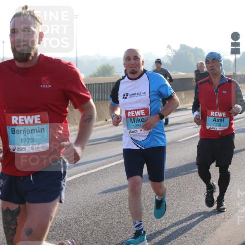 03.10.2025 - Köhlbrandbrückenlauf Lena Gebhardt http://msf.ph/oto/9057104 03.10.2025 09:17:51 Position 1 1273, 1351, 1134 meine-sportfotos.de