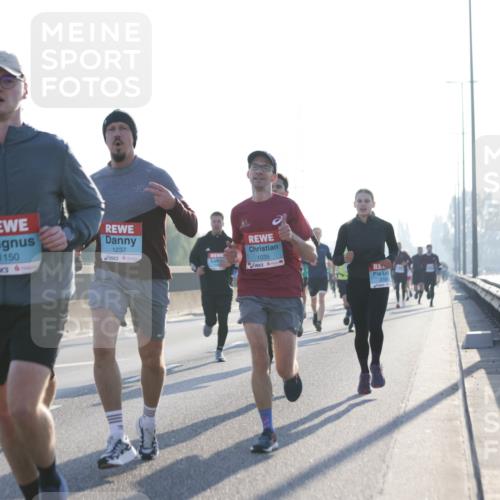 03.10.2025 - Köhlbrandbrückenlauf Jannik Wohlers http://msf.ph/oto/9057106 03.10.2025 09:13:29 Position 3 1150, 1237, 1035 meine-sportfotos.de