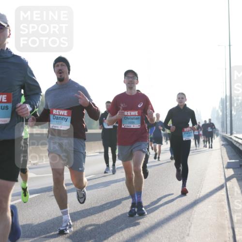 03.10.2025 - Köhlbrandbrückenlauf Jannik Wohlers http://msf.ph/oto/9057122 03.10.2025 09:13:29 Position 3 1150, 1237, 1035 meine-sportfotos.de