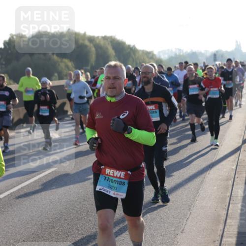 03.10.2025 - Köhlbrandbrückenlauf Jannik Wohlers http://msf.ph/oto/9057135 03.10.2025 09:21:10 Position 3 3612, 2800 meine-sportfotos.de
