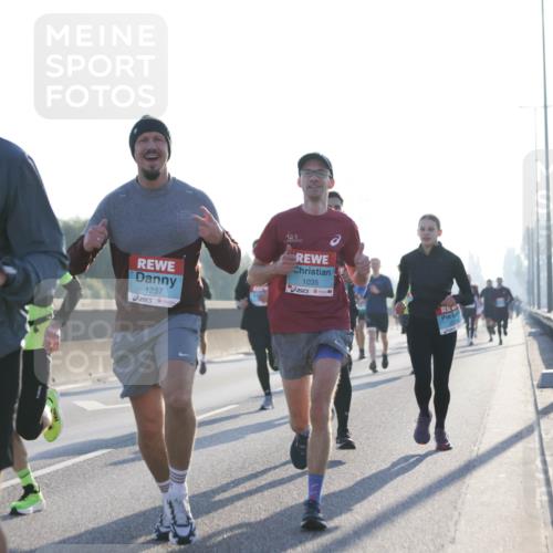 03.10.2025 - Köhlbrandbrückenlauf Jannik Wohlers http://msf.ph/oto/9057138 03.10.2025 09:13:29 Position 3 1150, 1237, 1035 meine-sportfotos.de