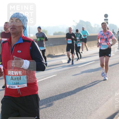03.10.2025 - Köhlbrandbrückenlauf Lena Gebhardt http://msf.ph/oto/9057162 03.10.2025 09:17:52 Position 1 1134 meine-sportfotos.de