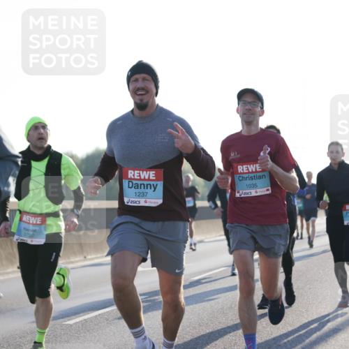 03.10.2025 - Köhlbrandbrückenlauf Jannik Wohlers http://msf.ph/oto/9057178 03.10.2025 09:13:30 Position 3 3720, 1237, 1035 meine-sportfotos.de