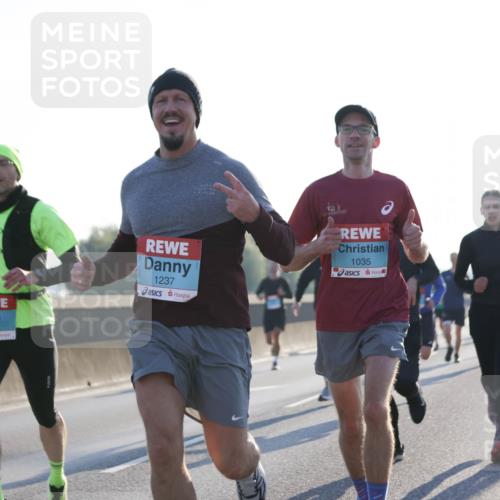 03.10.2025 - Köhlbrandbrückenlauf Jannik Wohlers http://msf.ph/oto/9057196 03.10.2025 09:13:30 Position 3 3720, 1237, 1035, 2708 meine-sportfotos.de