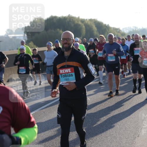 03.10.2025 - Köhlbrandbrückenlauf Jannik Wohlers http://msf.ph/oto/9057215 03.10.2025 09:21:11 Position 3 1925 meine-sportfotos.de