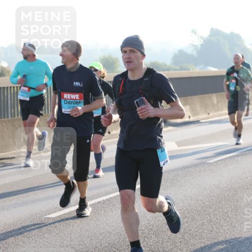 03.10.2025 - Köhlbrandbrückenlauf Lena Gebhardt http://msf.ph/oto/9057281 03.10.2025 09:17:55 Position 1 313 meine-sportfotos.de