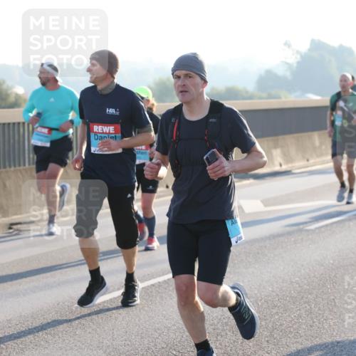 03.10.2025 - Köhlbrandbrückenlauf Lena Gebhardt http://msf.ph/oto/9057290 03.10.2025 09:17:55 Position 1  meine-sportfotos.de