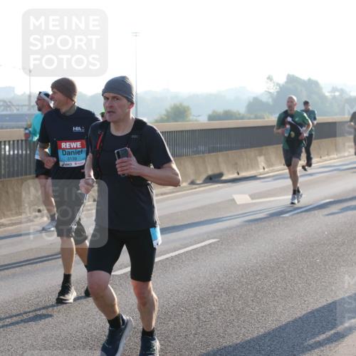 03.10.2025 - Köhlbrandbrückenlauf Lena Gebhardt http://msf.ph/oto/9057297 03.10.2025 09:17:56 Position 1 3139 meine-sportfotos.de