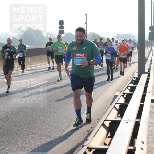 03.10.2025 - Köhlbrandbrückenlauf Lena Gebhardt http://msf.ph/oto/9057352 03.10.2025 09:17:57 Position 1 121 meine-sportfotos.de