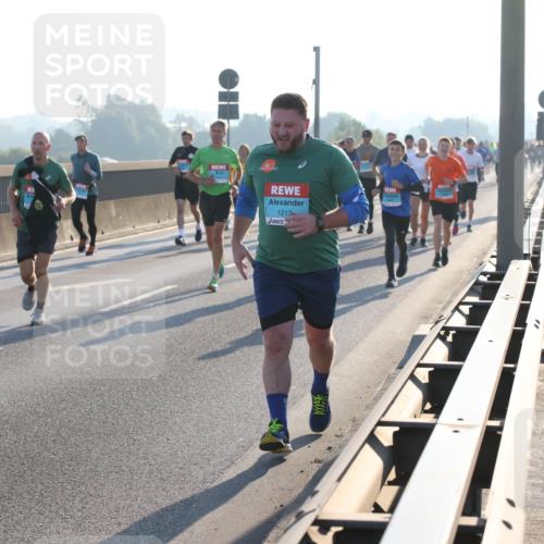 03.10.2025 - Köhlbrandbrückenlauf Lena Gebhardt http://msf.ph/oto/9057358 03.10.2025 09:17:57 Position 1 1213 meine-sportfotos.de