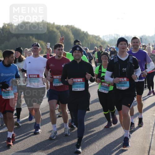 03.10.2025 - Köhlbrandbrückenlauf Jannik Wohlers http://msf.ph/oto/9057368 03.10.2025 09:21:15 Position 3 2750, 1815, 3762, 1810, 1956, 1866 meine-sportfotos.de