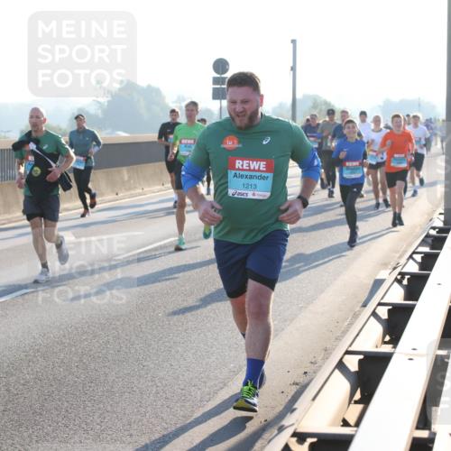 03.10.2025 - Köhlbrandbrückenlauf Lena Gebhardt http://msf.ph/oto/9057372 03.10.2025 09:17:57 Position 1 1213 meine-sportfotos.de