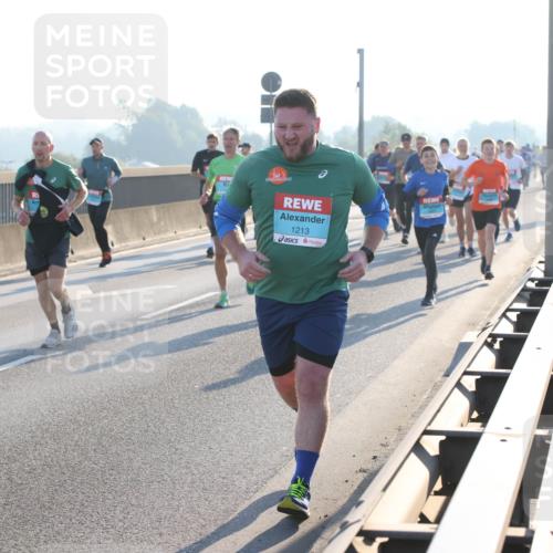 03.10.2025 - Köhlbrandbrückenlauf Lena Gebhardt http://msf.ph/oto/9057377 03.10.2025 09:17:57 Position 1 1213 meine-sportfotos.de