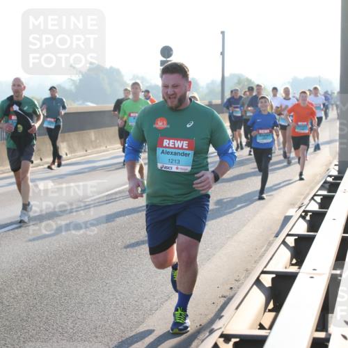 03.10.2025 - Köhlbrandbrückenlauf Lena Gebhardt http://msf.ph/oto/9057383 03.10.2025 09:17:57 Position 1 1213 meine-sportfotos.de