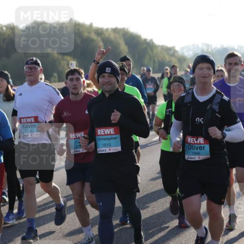 03.10.2025 - Köhlbrandbrückenlauf Jannik Wohlers http://msf.ph/oto/9057404 03.10.2025 09:21:16 Position 3 1815, 2750, 376, 1810, 1866 meine-sportfotos.de