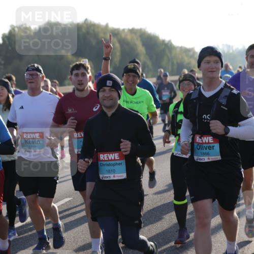 03.10.2025 - Köhlbrandbrückenlauf Jannik Wohlers http://msf.ph/oto/9057421 03.10.2025 09:21:16 Position 3 1815, 2750, 1810, 1866 meine-sportfotos.de