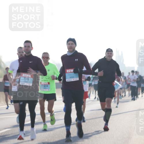 03.10.2025 - Köhlbrandbrückenlauf Jannik Wohlers http://msf.ph/oto/9057431 03.10.2025 09:13:36 Position 3 3155, 2302, 1079, 3834 meine-sportfotos.de