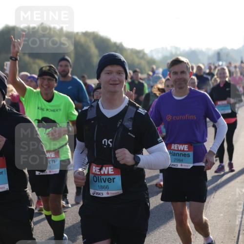 03.10.2025 - Köhlbrandbrückenlauf Jannik Wohlers http://msf.ph/oto/9057447 03.10.2025 09:21:16 Position 3 1810, 89, 1866, 2984 meine-sportfotos.de