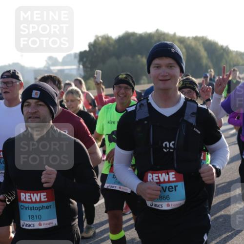 03.10.2025 - Köhlbrandbrückenlauf Jannik Wohlers http://msf.ph/oto/9057468 03.10.2025 09:21:17 Position 3 2, 1810, 2085, 866, 2984 meine-sportfotos.de