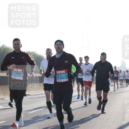 03.10.2025 - Köhlbrandbrückenlauf Jannik Wohlers http://msf.ph/oto/9057499 03.10.2025 09:13:38 Position 3 2302, 3834 meine-sportfotos.de