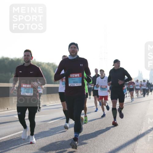 03.10.2025 - Köhlbrandbrückenlauf Jannik Wohlers http://msf.ph/oto/9057506 03.10.2025 09:13:39 Position 3 3155, 2302, 3834 meine-sportfotos.de