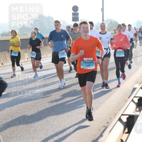03.10.2025 - Köhlbrandbrückenlauf Lena Gebhardt http://msf.ph/oto/9057550 03.10.2025 09:18:01 Position 1 3497, 1357, 3496, 334, 1595 meine-sportfotos.de
