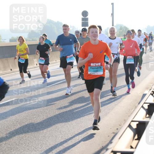 03.10.2025 - Köhlbrandbrückenlauf Lena Gebhardt http://msf.ph/oto/9057556 03.10.2025 09:18:01 Position 1 3497, 3496, 1595 meine-sportfotos.de