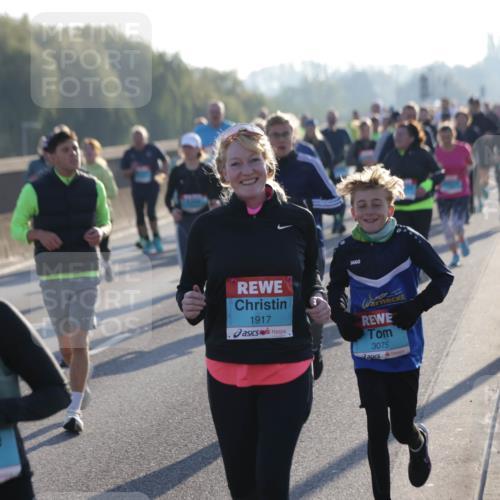 03.10.2025 - Köhlbrandbrückenlauf Jannik Wohlers http://msf.ph/oto/9057571 03.10.2025 09:21:19 Position 3 2068, 1917, 3075 meine-sportfotos.de