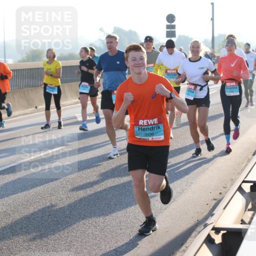 03.10.2025 - Köhlbrandbrückenlauf Lena Gebhardt http://msf.ph/oto/9057574 03.10.2025 09:18:02 Position 1 3496 meine-sportfotos.de