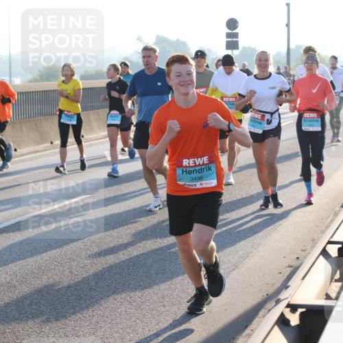 03.10.2025 - Köhlbrandbrückenlauf Lena Gebhardt http://msf.ph/oto/9057584 03.10.2025 09:18:02 Position 1 1341, 3496 meine-sportfotos.de